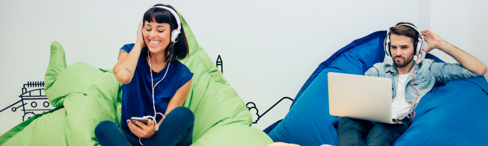 Miért szeretik a gyerekek a babzsákfotelt? – 5 meglepő előny, amit a szülők is imádni fognak